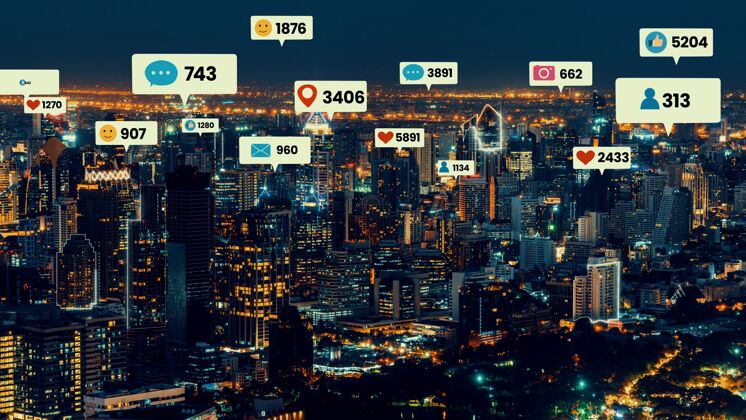 社交网络社交媒体图标飞过市中心 显示人们的参与联系聊天社交媒体群