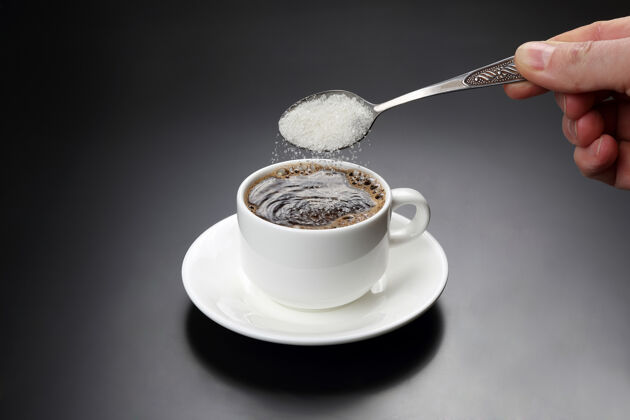 白杯加黑咖啡 勺子加糖杯子盘子马克杯