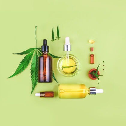 油玻璃瓶与cbd石油 四氢呋喃酊剂和叶的绿色化妆品身体护理替代品