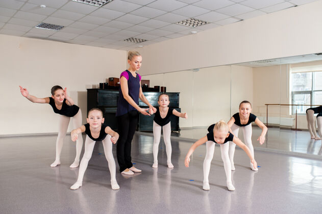孩子编舞教孩子们跳舞学校学习训练
