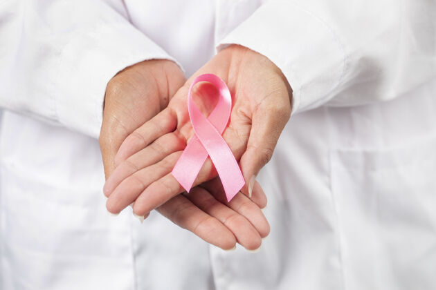 控制女医生特写手拿乳腺癌宣传带反对医生侦探