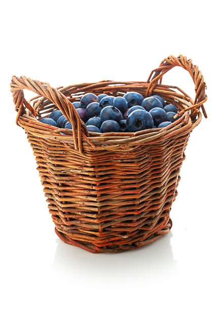 甜食白色背景上有蓝莓的吊篮堆碗食物
