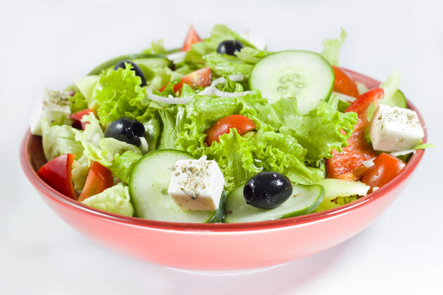 蔬菜蔬菜沙拉配番茄 奶酪 生菜和其他蔬菜配料.蔬菜碗里有沙拉沙拉叶子新鲜