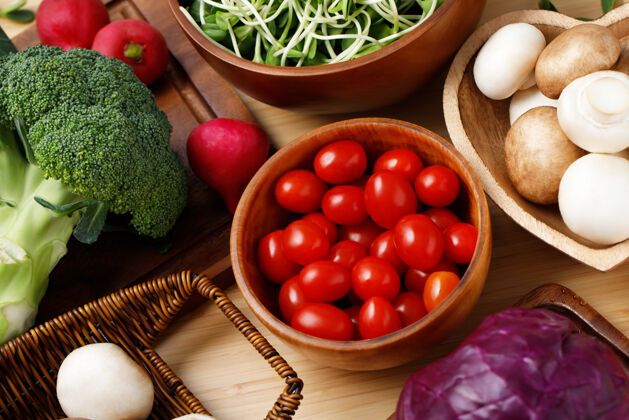 蔬菜红番茄 卷心菜 香菇 花椰菜 向日葵苗 都是健康食品零食蘑菇盘子