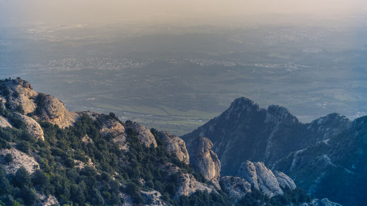 风景蒙塞拉特山脉风景在加泰罗尼亚 西班牙山脉自然风景