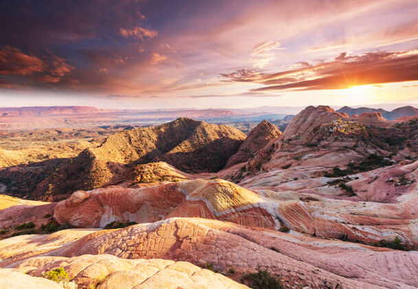 风景美国犹他州的砂岩地层扬特平原壮观自然宁静