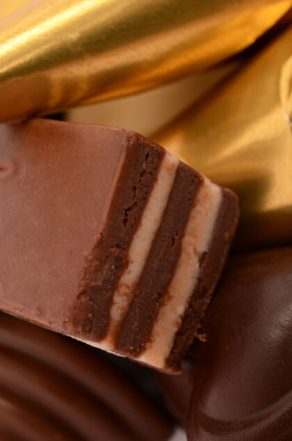 普拉琳巧克力糖果特写可可美味甜点