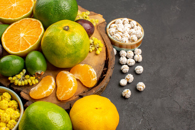 糖果在黑暗的空间里 你可以看到新鲜的绿橘子和蜜饯柠檬农产品健康