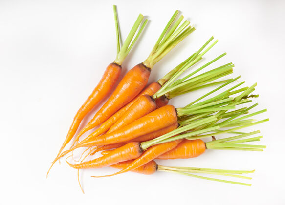 食物新鲜胡萝卜隔离在白色表面作为包装设计元素俯视图平面图新鲜从家里生长的有机花园食品概念整个五颜六色成熟