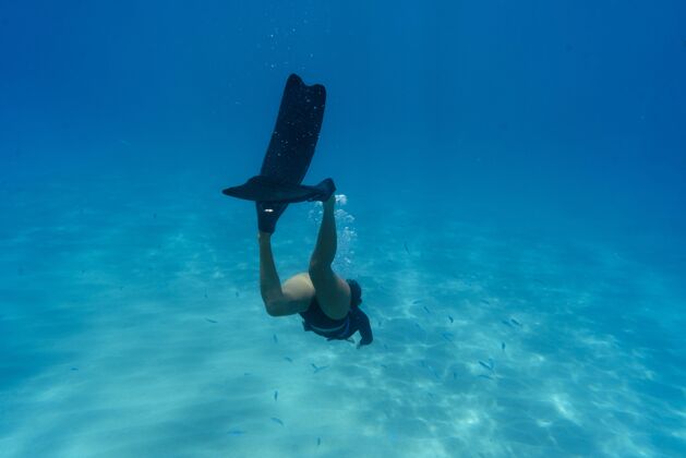 水女子水下自由跳水水平水肺潜水水上
