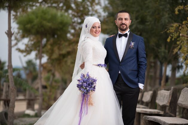 新娘年轻的新郎新娘婚纱照女孩伊斯兰阿拉伯语