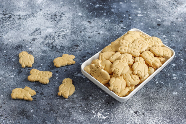 烘焙动物形状的饼干狮子美味饼干