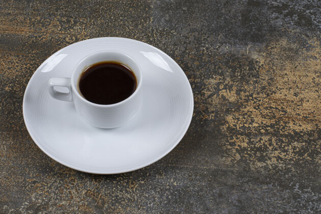 液体一杯黑咖啡放在大理石表面提神咖啡