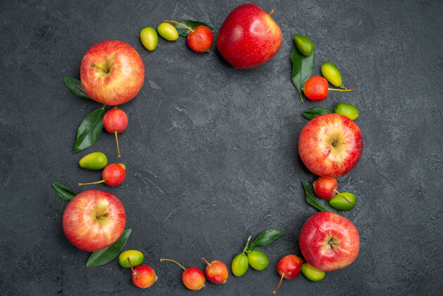 圈顶部特写镜头水果红色苹果樱桃柑橘类水果呈圆形排列新鲜饮食苹果