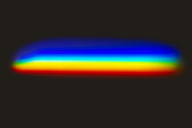线条黑色背景上的漏光效果效果彩虹漏光
