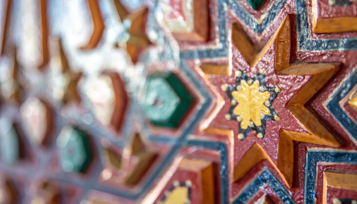 象征传统东方风格的木制彩色装饰特写镜头细节东方传统
