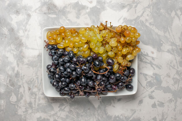 葡萄酒顶视图新鲜多汁的葡萄盘内白面酒鲜果醇厚新鲜原料观点