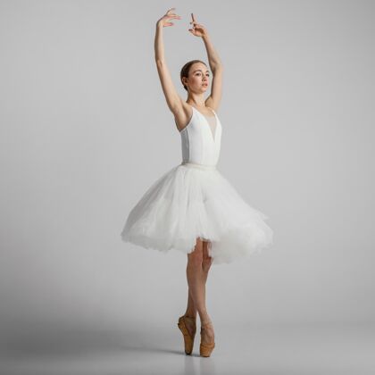 芭蕾舞穿着白色裙子的芭蕾舞演员姿势人才女人