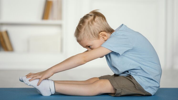 训练全杆男孩伸展瑜伽垫私人教练运动垫子