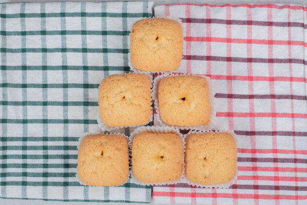 吃彩色桌布上的一堆软饼干高品质照片小吃蛋糕饼干