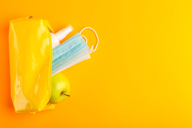 保护顶视图黄色笔盒喷雾苹果和面具上的橙色表面苹果钢笔清洁