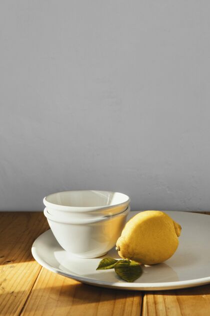 工作室抽象的最小概念柠檬和盘子背景简单室内