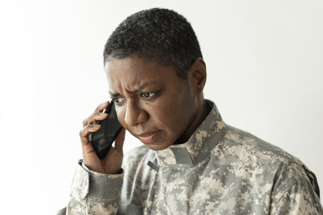 严重女兵在讲智能手机通讯技术模型压力情报