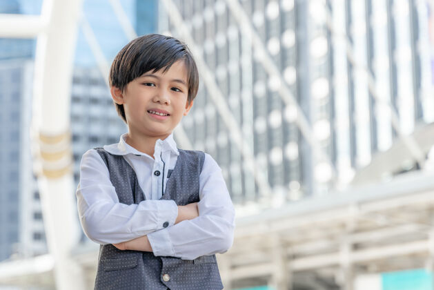 城市商业区亚洲男孩肖像 生活方式儿童儿童概念教育学校商业