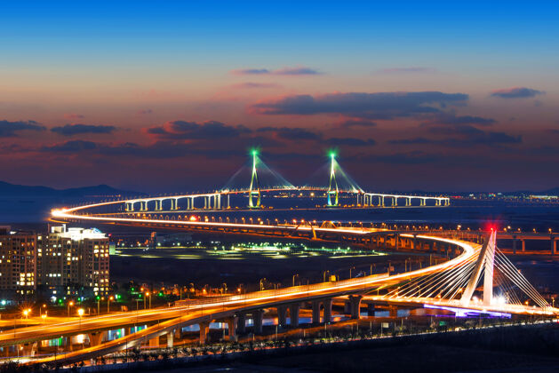 河流韩国仁川大桥的城市景观场景桥梁黄昏