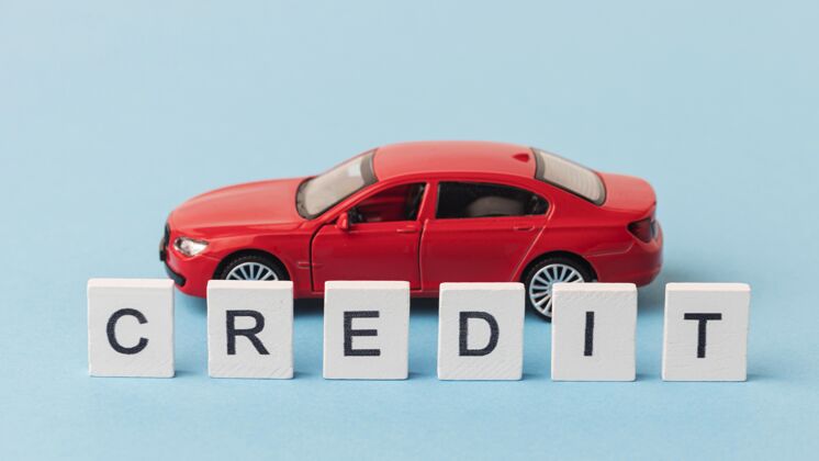 金融一辆红色汽车旁的信用证经济风险投资