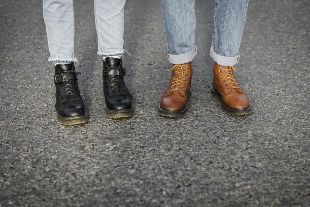 男人一对穿着靴子的情侣一起去旅行女人冒险情侣