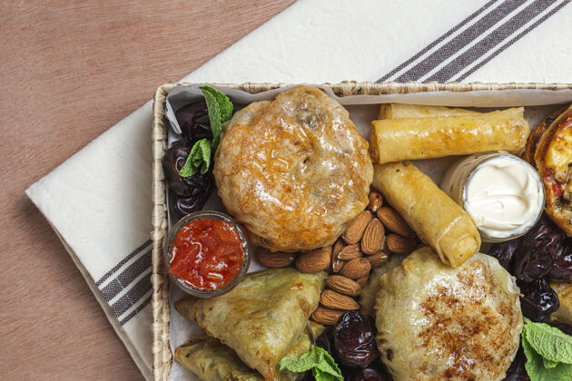 早午餐传统的阿拉伯早午餐小吃 配杏仁和枣摩洛哥食物外卖概念杏仁阿拉伯援助