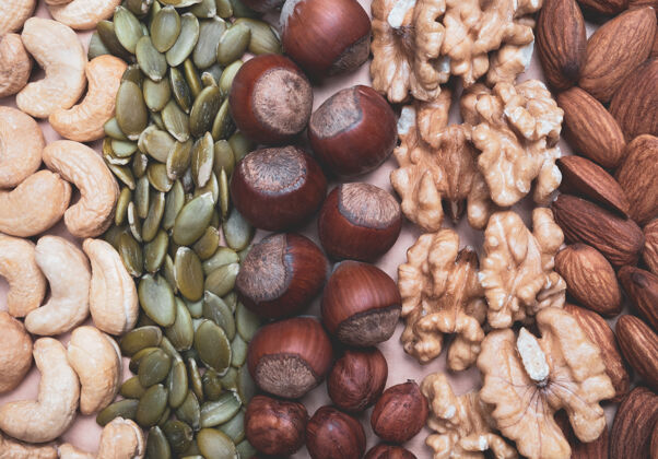 豆类把坚果和南瓜子放在桌子上健康食品节营养健康