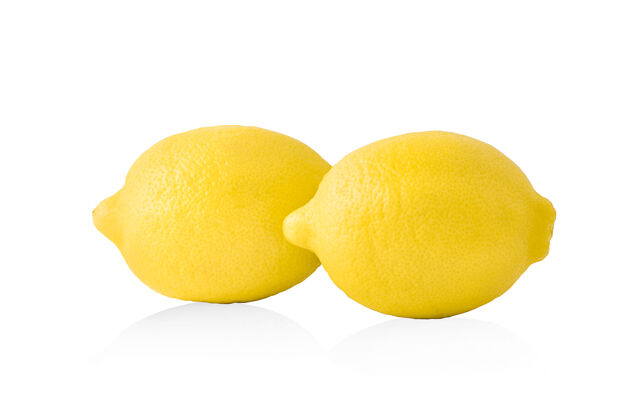 组新鲜柠檬隔离在白色背景上健康吃自然