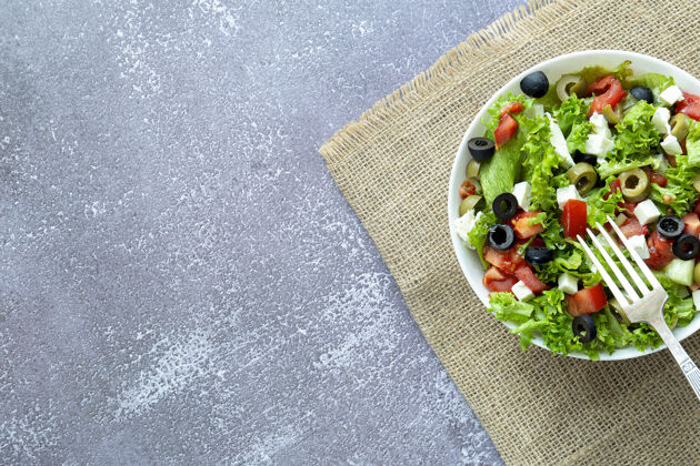 滋养生菜 橄榄 西红柿和乳酪的健康新鲜沙拉 复制空间食物蔬菜黄瓜