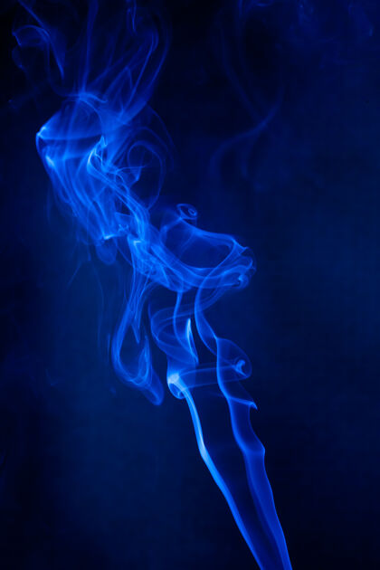 流动黑底蓝烟运动气体形状运动