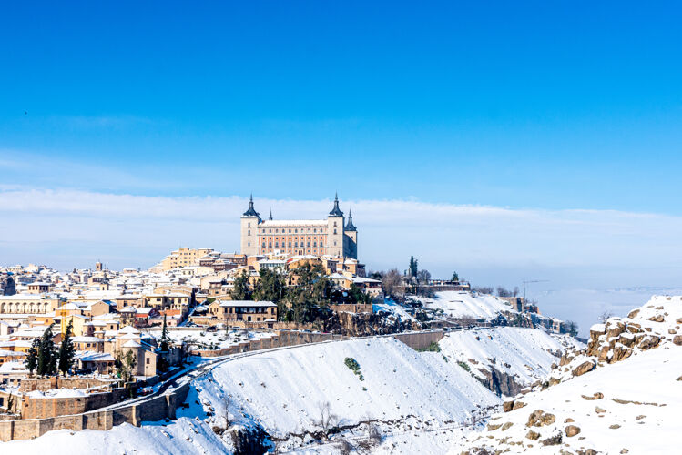 历史托莱多阿尔卡扎尔被雪覆盖的景色封面塔遗产