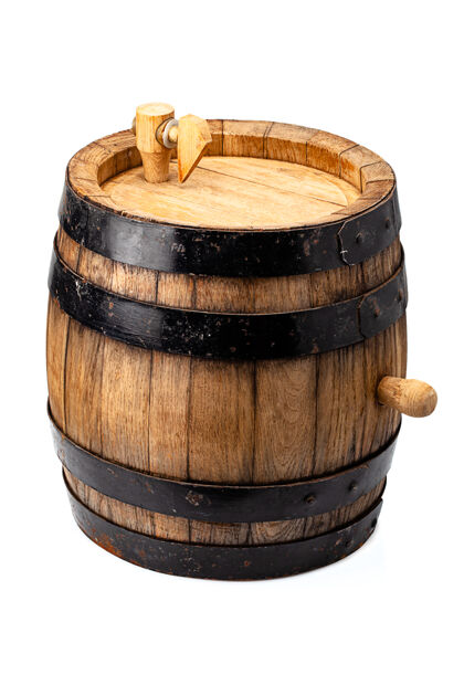 发酵木桶为酒精饮料含有隔离的白色背景酒窖木材酒精