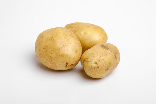 农业土豆是孤立的蔬菜收获健康