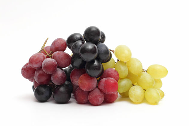水果白色背景上的一串葡萄新鲜生的切片