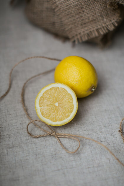 免疫新鲜柠檬上套袋表1.2高高质量的照片颜色维生素水果
