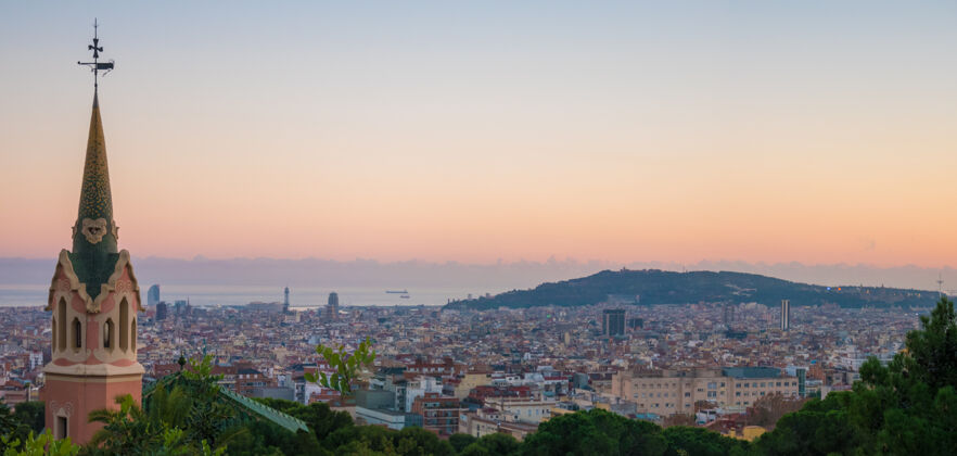 加泰罗尼亚从高角度俯瞰巴塞罗那城花园城市景观