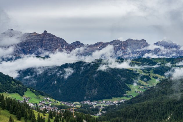 阿尔卑斯山阿尔卑斯山的山景 意大利巴迪亚的科瓦拉风景风景山
