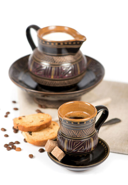 浓缩咖啡旧黑陶 咖啡豆 糖果和一杯饮料传统木材生活