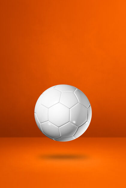复制空间橙色工作室背景上的白色足球背景球体地板