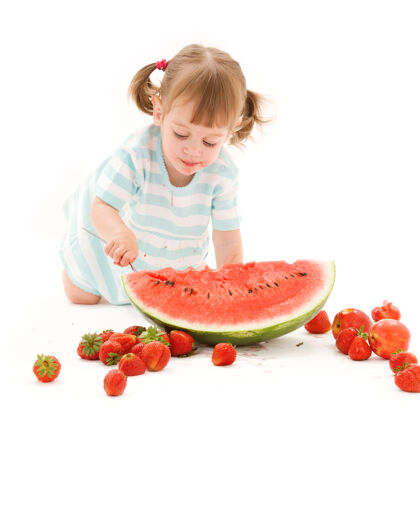 婴儿草莓西瓜小女孩的照片女性人叉子