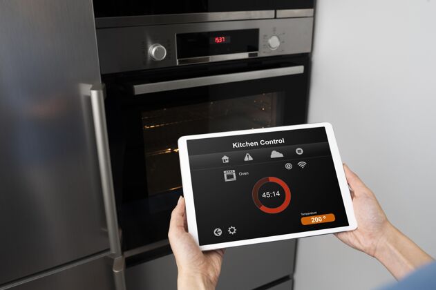 特写带厨房控制的特写装置生活方式自动化房子