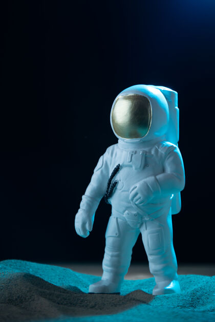 人物月球上白色宇航员的正面图黑色黑暗星系人物