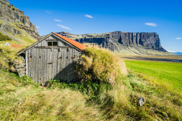 旧冰岛田野上木屋的美丽照片乡村风景乡村