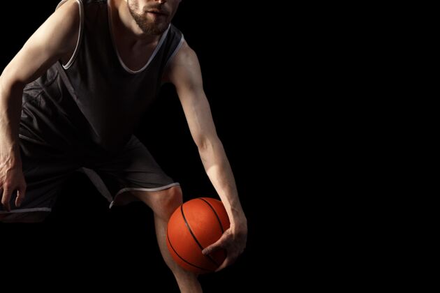努力男运动员摆篮球姿势锻炼特写奥运会